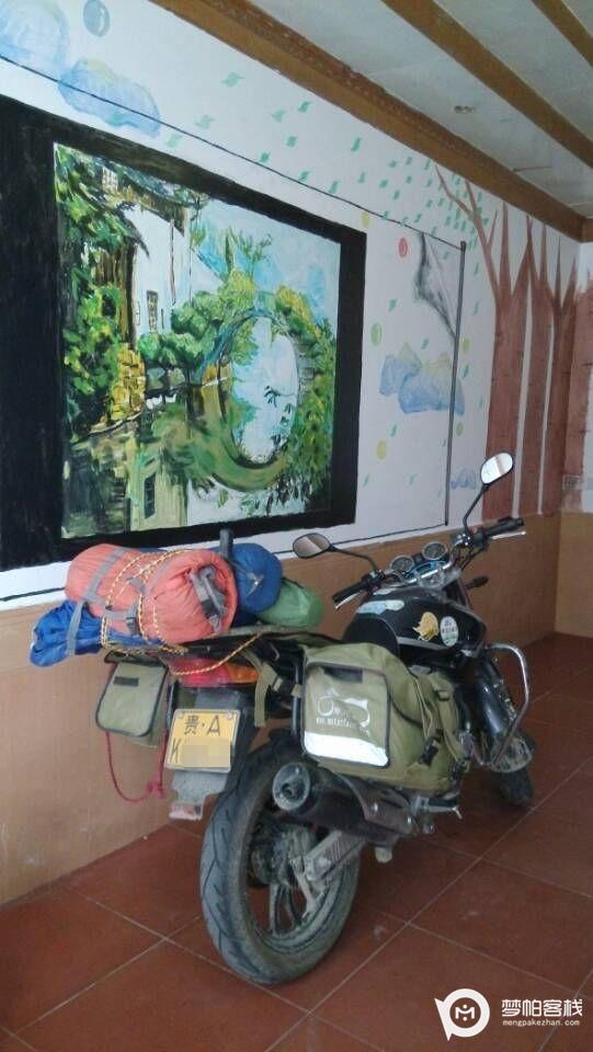 來(lái)自貴州的摩托車(chē)騎行愛(ài)好者入住夢(mèng)帕客棧純真年代店